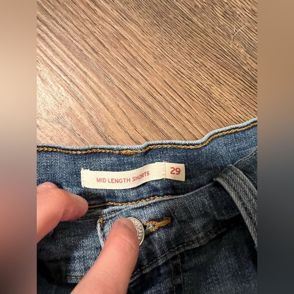 Levi’s Mid-Length Short Size 29 - Picture 2 of 3